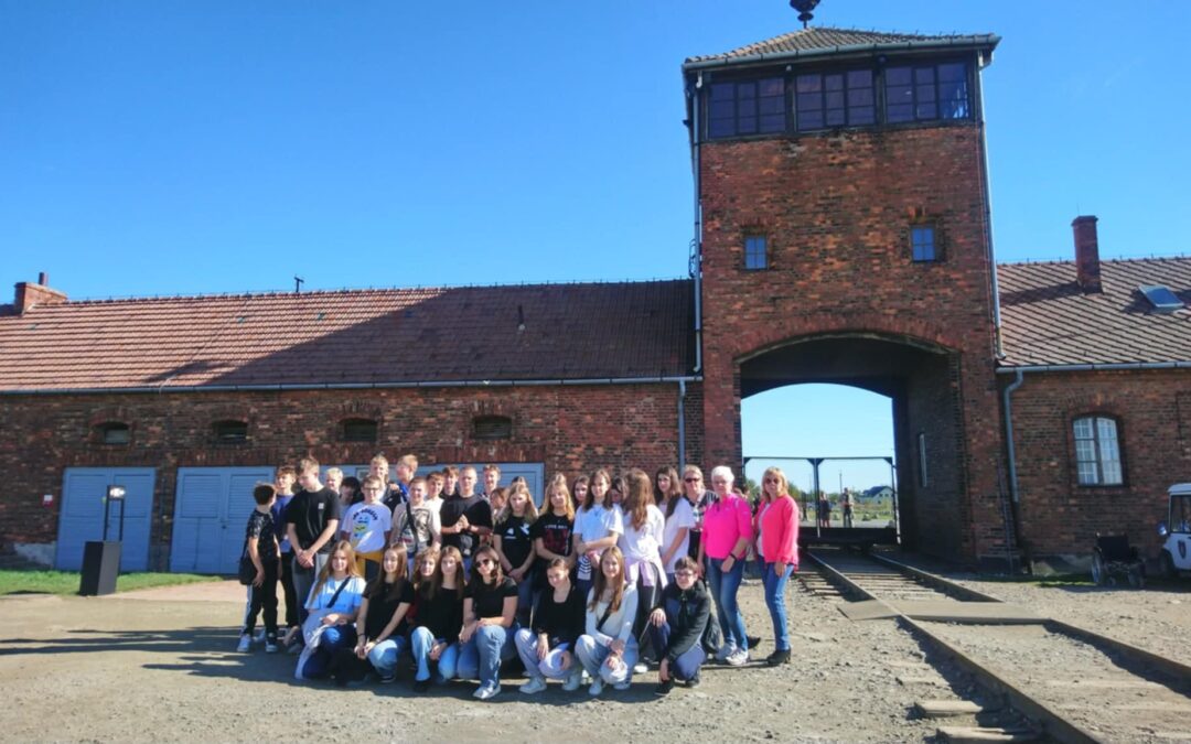 Wycieczka klasy VII i VIII do Muzeum Auschwitz Birkenau